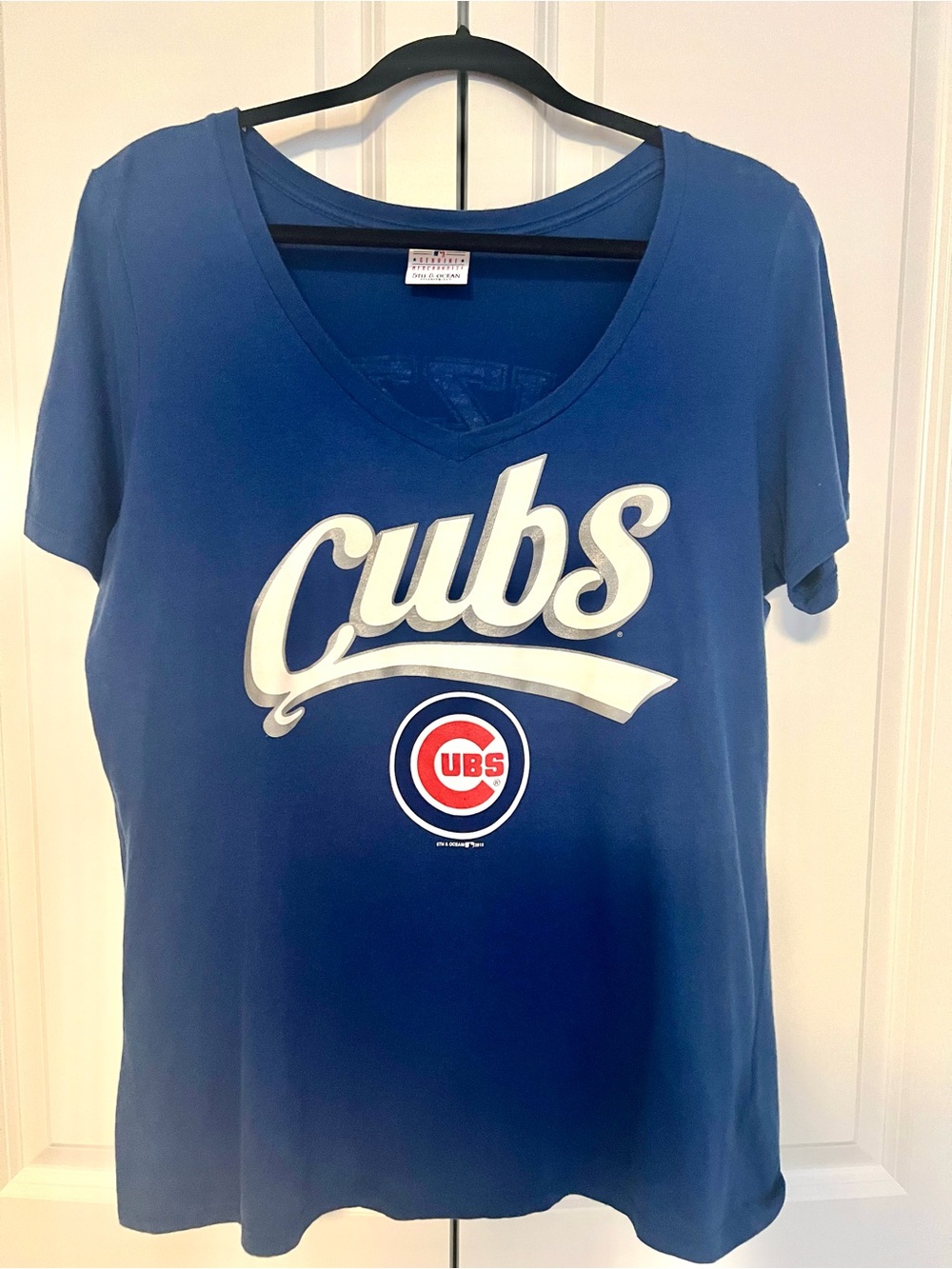 Official MLB Chicago Cubs Women’s V-Neck Tee, Anthony Rizzo 44